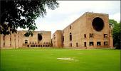 B-schools trying hard to beat 2008 placement blues