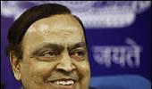 Murli Deora offers to quit Cabinet