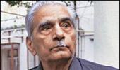 Shanti Bhushan donates Rs 1 crore to Aam Aadmi Party