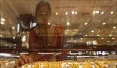 Volatility in gold makes jewellers a worried lot