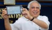 Low cost Aakash generates a lot of enthusiasm in US: Sibal