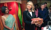 Clinton, Mamata discuss FDI in retail