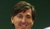 Zynga, seeking salvation, names Microsoft Xbox head as CEO