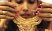 Gold ends steady in thin trade; silver down on global cues