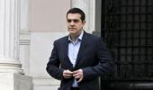 Independent Greeks stay with Tsipras, give limited bailout backing