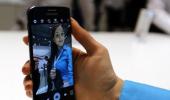 Samsung warns of difficult 2016 as smartphone market peaks