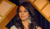 Bollywood ladies paint the town red!