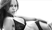 Zoe Saldana strips down to undies