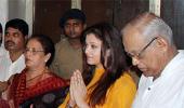 Pix: Pregnant Ash visits Siddhivinayak temple