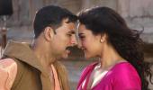 Akshay, Sonakshi start shooting for Thupakki remake