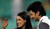 Photo: Riteish-Genelia prefer cricket to honeymoon!