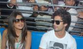 Spotted: Priyanka-Shahid in a Mumbai local