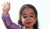 World's shortest woman Jyoti Amge to enter Bigg Boss 6