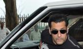 PIX: Salman, Juhi attend Vilasrao Deshmukh's prayer meet