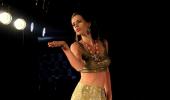 Kalki, Juhi, Hrishita: SEXIEST Bollywood gals on the ramp