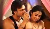 Photo: Vivek Oberoi romances Charmy in Zilla Ghaziabad