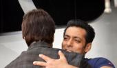 Photo: Amitabh Bachchan hugs Salman Khan!