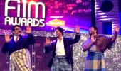 Shah Rukh Khan does Lungi dance with Mohanlal, Mammootty