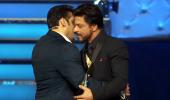 PIX: Salman, Shah Rukh hug at Star Guild Awards