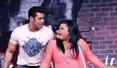 PIX: Bharti serenades Salman at Mirchi Top 20