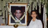 PIX: Juhi, Shah Rukh, Bachchans at Bobby Chawla's prayer meet