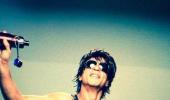 Shah Rukh Khan gets cozy