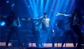 Hrithik does an MJ in Bang Bang