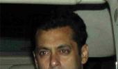 PIX: Salman Khan attends Baba Siddique's Iftar party