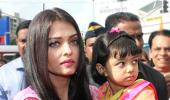 PIX: Aishwarya-Aaradhya visit Siddhivinayak temple