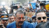 PIX: Sanjay Dutt, Manyata visit Siddhivinayak temple