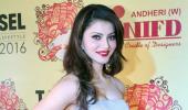 PIX: Urvashi Rautela, Sunil Grover at an awards show