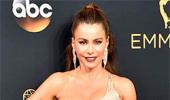 Emmy 2016: Sofia Vergara, Kristen Bell rock the red carpet