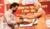 Aamir receives Dinanath Mangeshkar award from RSS chief