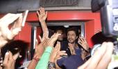 1 dead in stampede after SRK fans mob Vadodara station