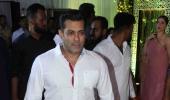 PIX: Salman, Iulia at Baba Siddique's Iftar party