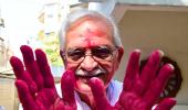 Gulzar celebrates Holi with Raakhee