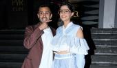 Sonam shows hubby Veere Di Wedding