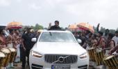 Allu Arjun flags off Kerala's famed boat race