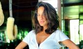 Lisa Haydon shows off her baby bump