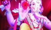 Urmila seeks Ganpati's blessings