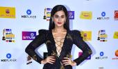 Video: Watch Taapsee, Deepika at an awards show