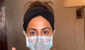 Video: Hina Khan shows how to wear the mask correctly