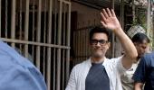 Aamir Steps Out Without His...