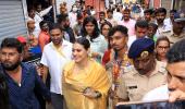 Kajol Seeks Blessings From Lalbaugcha Raja