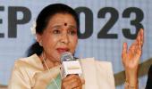 MUST WATCH! Asha Bhosle Sparkles At 90