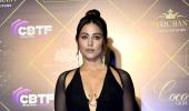 Hina Gets Bold At Awards Show