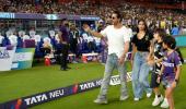 Shah Rukh Bowls Over IPL Fans