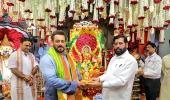 Salman Visits Eknath Shinde's Home For Ganpati Darshan