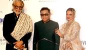 Tabu Bonds With Rekha At Umrao Jaan Screening