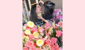 Soha's Special Kiss On Mother's Day